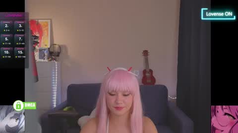 Snapshot of creammeow chatting on October 15, 3:54 am Alina online show from October 15, 3:54 am