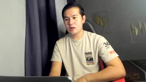 Snapshot of creamynow chatting on December 24, 9:17 am BareCreamyCum online show from December 24, 9:17 am