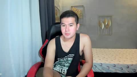 Snapshot of creamynow chatting on February 6, 6:24 pm BareCreamyCum online show from February 6, 6:24 pm