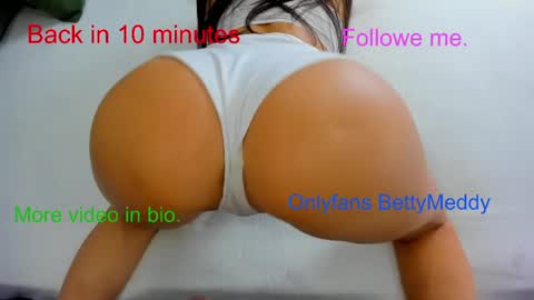 Gold Couple online show from April 1, 5:10 pm