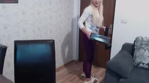 Snapshot of cris_tinne chatting on October 19, 2:00 pm cris_tinne online show from October 19, 2:00 pm