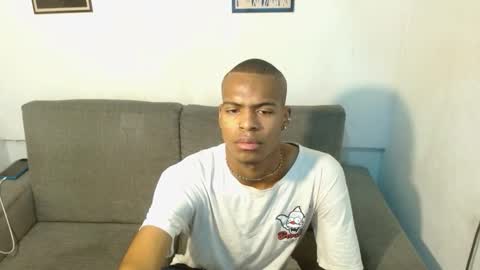Snapshot of criss_zuri chatting on October 6, 11:50 am criss_zuri online show from October 6, 11:50 am