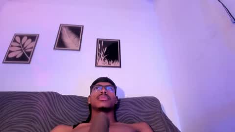 criss_zuri online show from May 5, 2:12 pm
