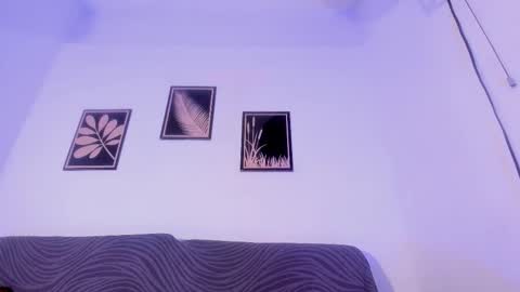 criss_zuri online show from March 20, 4:34 pm