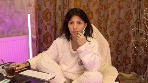 crissy_love online show from April 10, 6:30 am