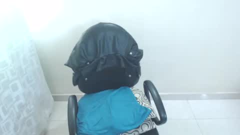 Snapshot of cristal_jayan chatting on October 4, 9:23 pm HI online show from October 4, 9:23 pm