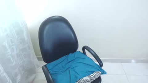 Snapshot of cristal_jayan chatting on October 11, 5:05 pm HI online show from October 11, 5:05 pm