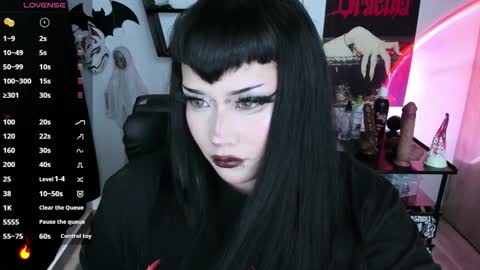 Snapshot of cristal_kosh chatting on October 2, 12:59 pm Cris online show from October 2, 12:59 pm