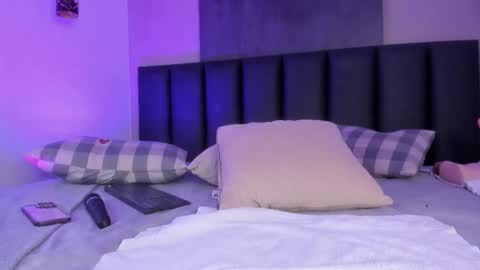 Nicole  Connection time 220pm-910pmCol online show from March 20, 10:59 pm