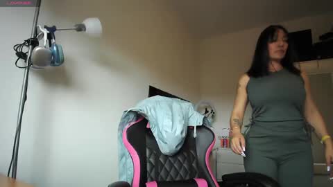 cristalmoon online show from May 18, 10:10 am