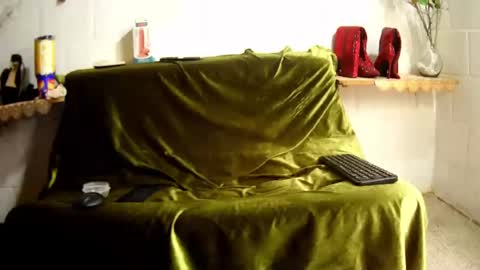   online show from June 18, 6:57 pm