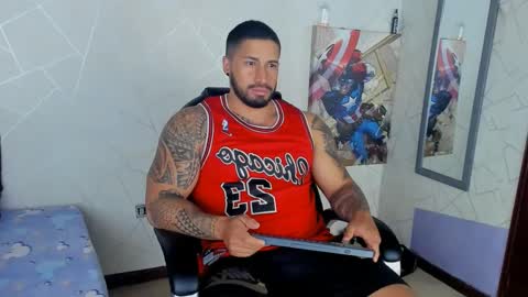 Snapshot of cristian_walker chatting on February 7, 12:39 pm cristian walker online show from February 7, 12:39 pm
