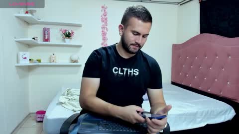 Snapshot of cristianolopez chatting on December 2, 3:19 am cris online show from December 2, 3:19 am