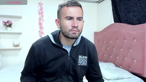 Snapshot of cristianolopez chatting on December 16, 2:25 am cris online show from December 16, 2:25 am