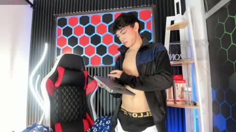 Cristopher  online show from May 6, 9:21 pm