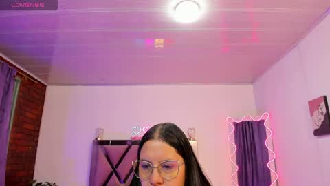 cristy_tay online show from May 1, 11:37 am