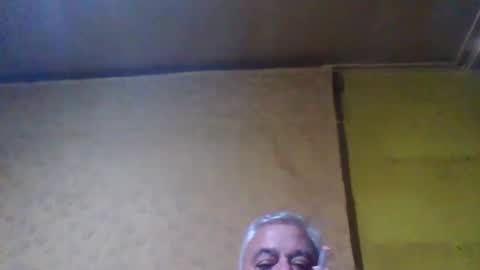 Snapshot of crmperez chatting on March 2, 1:15 am crmperez online show from March 2, 1:15 am