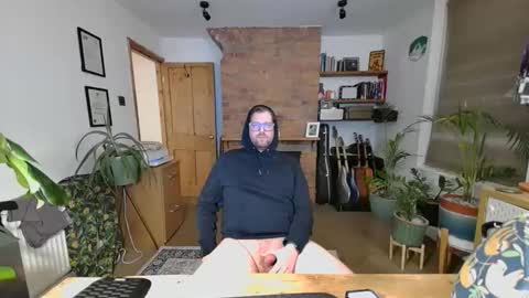 crouchendtiger online show from March 6, 12:20 am