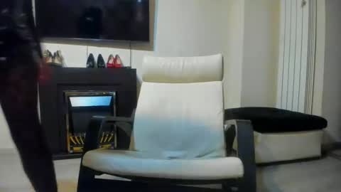 Snapshot of cruella_ chatting on September 27, 9:34 pm Cruella4losers online show from September 27, 9:34 pm