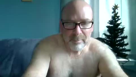Snapshot of cruising_guy chatting on October 14, 1:47 pm fun guy online show from October 14, 1:47 pm
