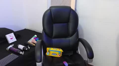 Snapshot of cry_baby800 chatting on November 1, 10:09 pm Cry online show from November 1, 10:09 pm