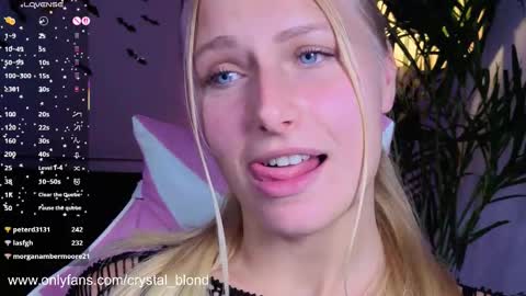 Snapshot of crystal_blond chatting on October 7, 11:45 pm Crystal online show from October 7, 11:45 pm