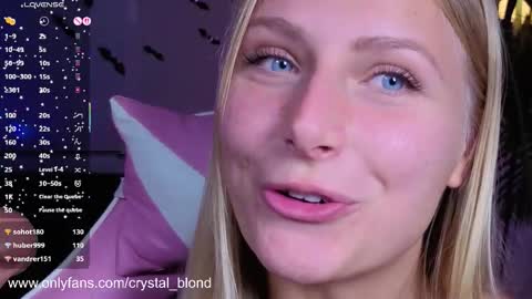 Snapshot of crystal_blond chatting on October 6, 11:44 pm Crystal online show from October 6, 11:44 pm
