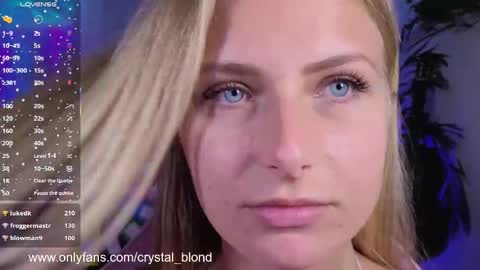 Snapshot of crystal_blond chatting on September 24, 8:15 pm Crystal online show from September 24, 8:15 pm