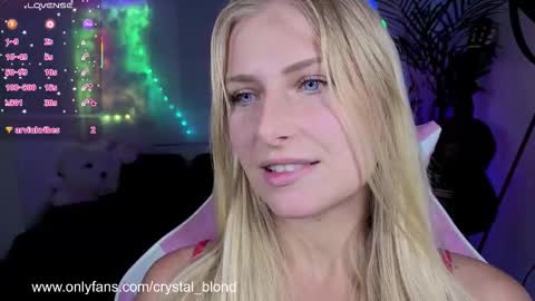 Snapshot of crystal_blond chatting on October 3, 10:07 pm Crystal online show from October 3, 10:07 pm