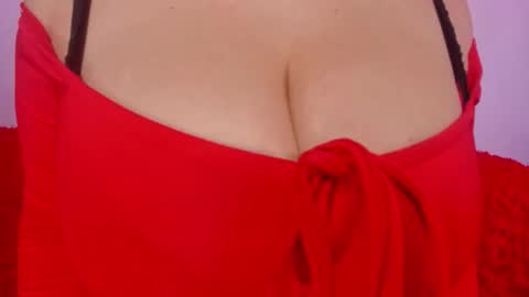 Snapshot of crystalbaby00 chatting on October 14, 8:06 am Hi I am Luz 3 online show from October 14, 8:06 am