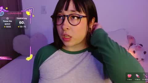 Snapshot of crystalitesq chatting on October 24, 12:44 am Olivia online show from October 24, 12:44 am