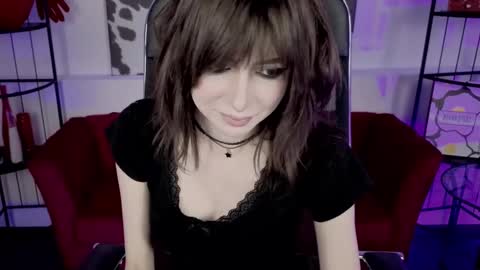 crystallbloom online show from March 4, 1:19 pm