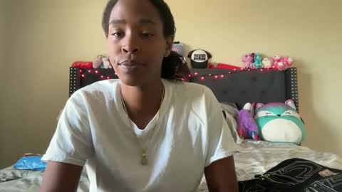 Snapshot of cum2charmxx chatting on September 10, 5:36 pm cum2charmxx online show from September 10, 5:36 pm