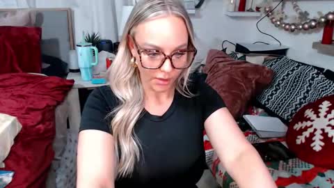 cumguzzlingskank online show from January 9, 4:18 am