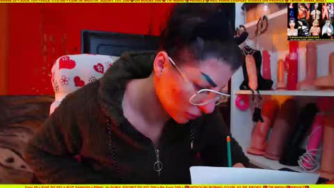 Snapshot of cuminmenowbby chatting on October 6, 4:58 pm cuminmenowbby online show from October 6, 4:58 pm
