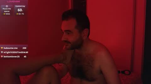 Snapshot of curiosillo1983 chatting on October 15, 7:37 pm curiosillo1983 online show from October 15, 7:37 pm