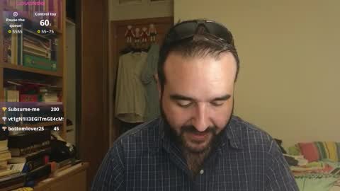 Snapshot of curiosillo1983 chatting on October 14, 2:31 pm curiosillo1983 online show from October 14, 2:31 pm