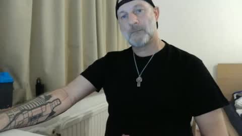 Snapshot of curman85 chatting on March 6, 11:42 pm Curman85 online show from March 6, 11:42 pm