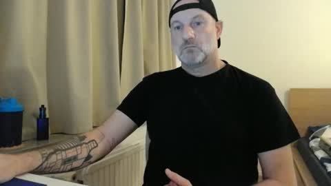 Snapshot of curman85 chatting on October 27, 10:54 pm Curman85 online show from October 27, 10:54 pm