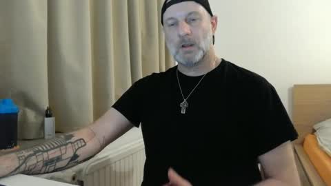 Snapshot of curman85 chatting on February 2, 12:09 am Curman85 online show from February 2, 12:09 am