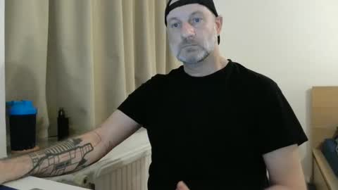 Snapshot of curman85 chatting on February 21, 12:05 am Curman85 online show from February 21, 12:05 am