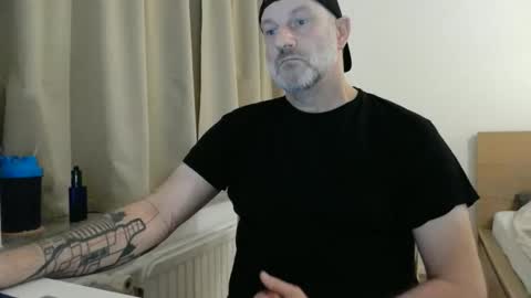 Snapshot of curman85 chatting on September 16, 10:24 pm Curman85 online show from September 16, 10:24 pm