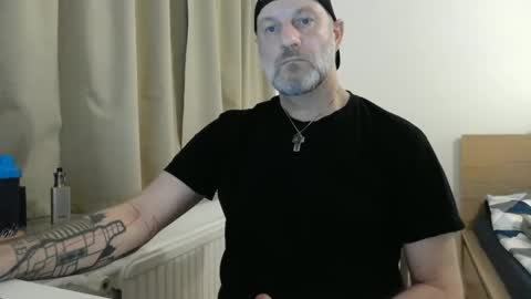 Snapshot of curman85 chatting on December 11, 12:02 am Curman85 online show from December 11, 12:02 am