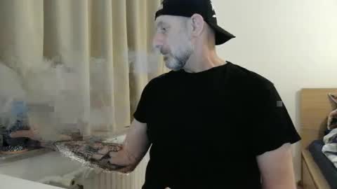 Snapshot of curman85 chatting on December 3, 1:14 am Curman85 online show from December 3, 1:14 am