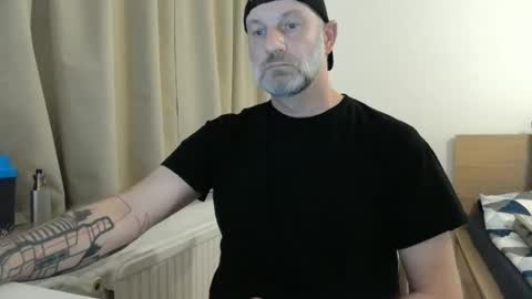 Snapshot of curman85 chatting on December 9, 11:56 pm Curman85 online show from December 9, 11:56 pm