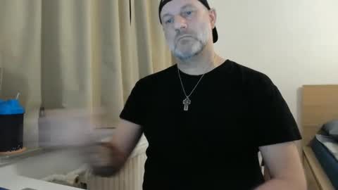 Snapshot of curman85 chatting on February 13, 12:02 am Curman85 online show from February 13, 12:02 am