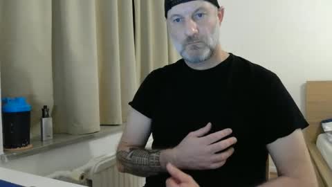 Snapshot of curman85 chatting on January 9, 11:34 pm Curman85 online show from January 9, 11:34 pm