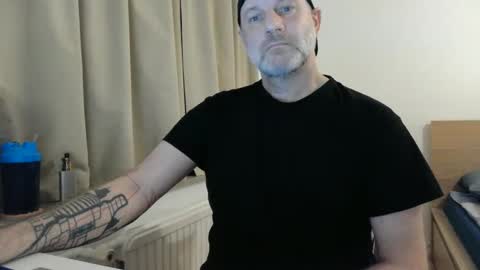 Snapshot of curman85 chatting on February 13, 11:37 pm Curman85 online show from February 13, 11:37 pm