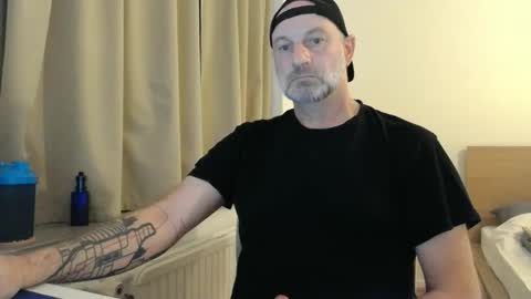 Snapshot of curman85 chatting on October 12, 10:11 pm Curman85 online show from October 12, 10:11 pm