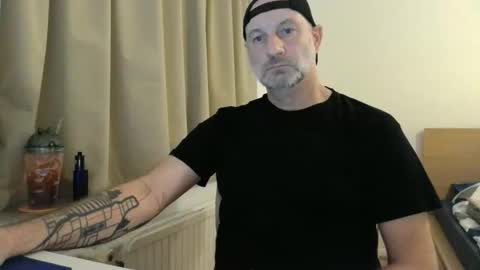 Snapshot of curman85 chatting on October 25, 10:21 pm Curman85 online show from October 25, 10:21 pm